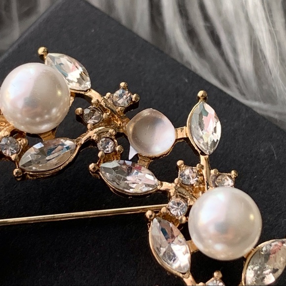 Vintage Brooch Rhinestone/Pearls - Picture 3 of 6